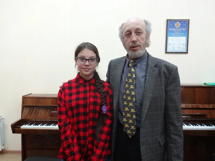 профессор Ростовской консерватории Дайч В.С. с уч-ся Захарьян А.
