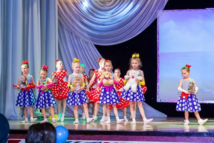 Море снее, платье в горошек