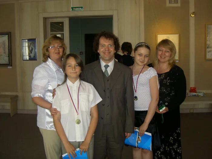 профессор академии Гнесиных Богданов Ю.А. с учащимися и преподавателями ДШИ1