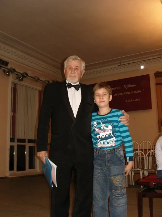 композитор Чернявский В. с ученком ДШИ1 Шаповаловым И.